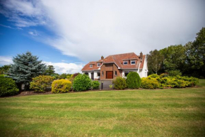 Luxury Manor, Private, Double Garage, Hot tub, Wifi, Upper Ballinderry